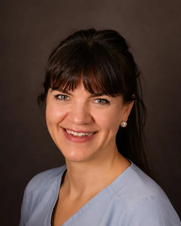 Portret dr Martyny Kupki, specjalistki protetyki stomatologicznej z EndoEstetica Clinic.